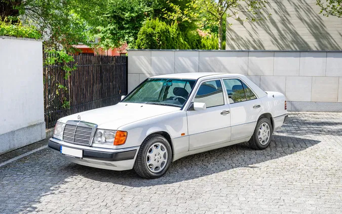 Mercedes-Benz W124 (1984-1993) cena 129000 przebieg: 28384, rok produkcji 1993 z Warszawa